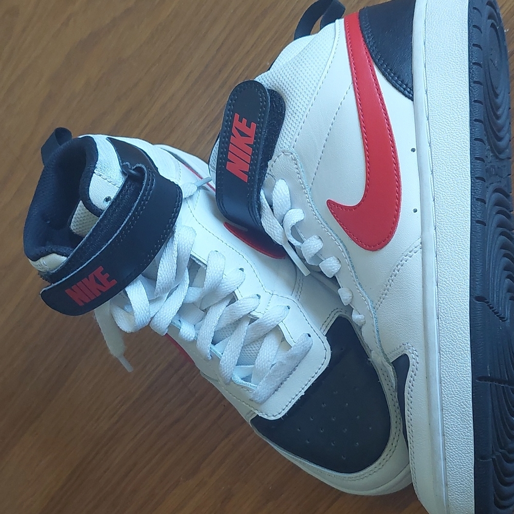 Nike Court Borough Mid size 5Y
